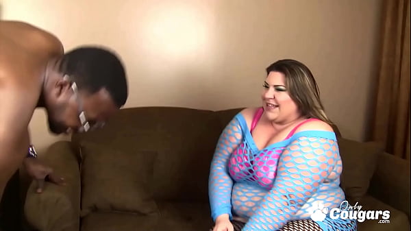 BBW MILF Cheekily Wraps Natural Heavies Around BBC!