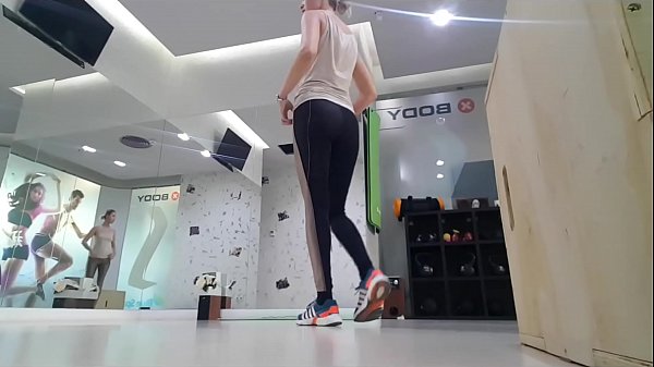 Blonde Girl’s Passionate Warm-Up Ignites Deep Desire