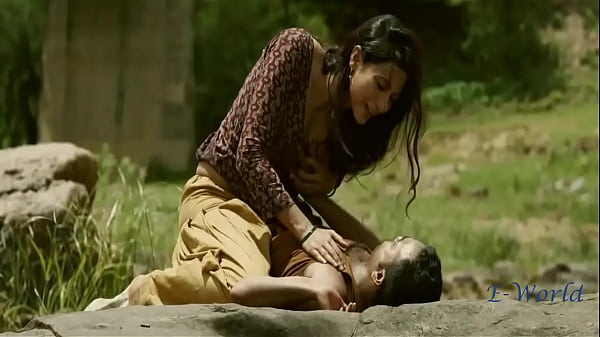 Bollywood Boobs Press Scene: Irresistible Naughty Tease!