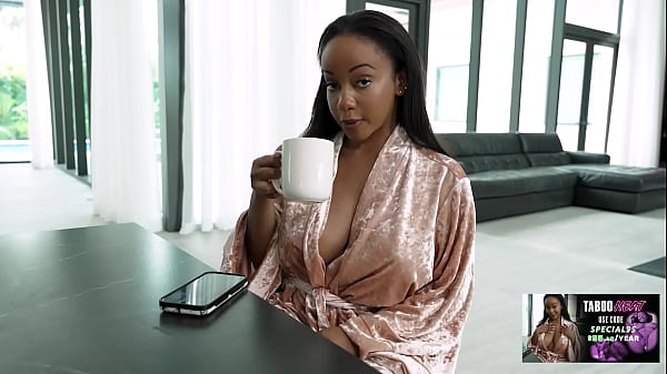 Ebony Mom Lili Starfire: Amazing Tits Craving Hard Fuck
