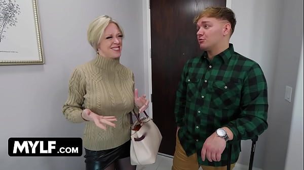 Horny Stepmom’s Epic Session: Bouncing Tits on Hung Stepson