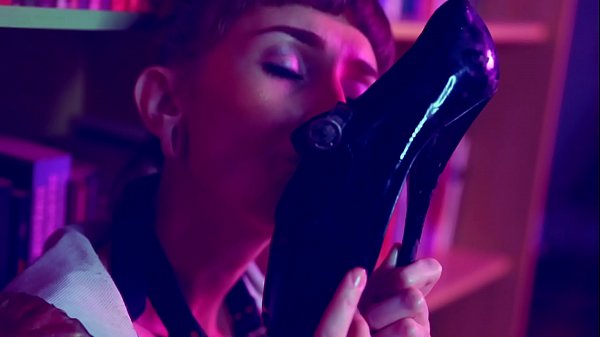 Raw Quarantine Squirting Diary: Pussy Play with Drool & Heels