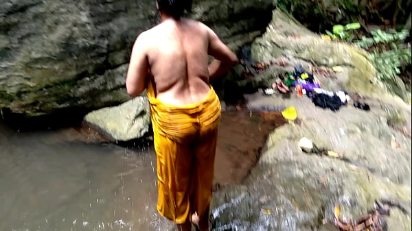 Cheeky Old Aunty’s Naughty Public Fuck While Bathing in Pond
