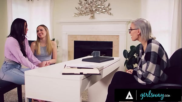Sex Therapist Gives Anal to Lesbian Clients – Pro Review