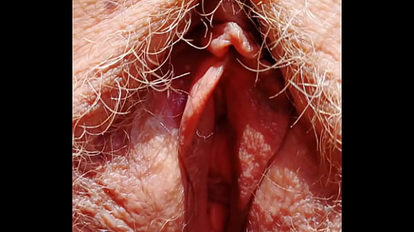 Sexy Mature’s Hairy Spread Eagle Cunt: Must-See Review