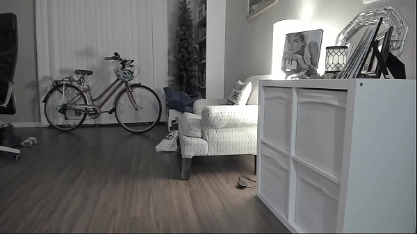 Solo Girl Plays on the Floor: Mind-Blowing Intense Orgasm