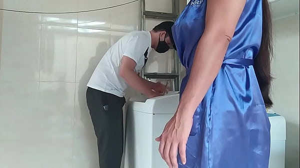 Washing Repairman Fucks Sexy Client: Expert Review