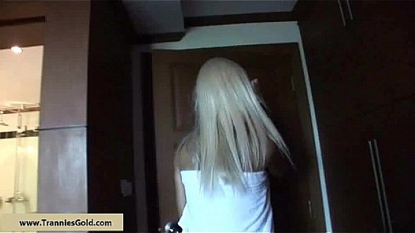 Tranniesgold Hung Blonde Blowjob: Top Rated Expert Review
