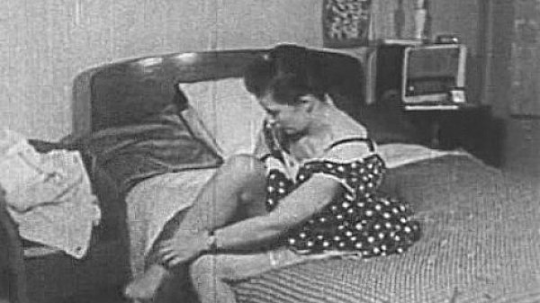 Vintage Porn 1950s: Irresistible Shaved Pussy Voyeur Fuck