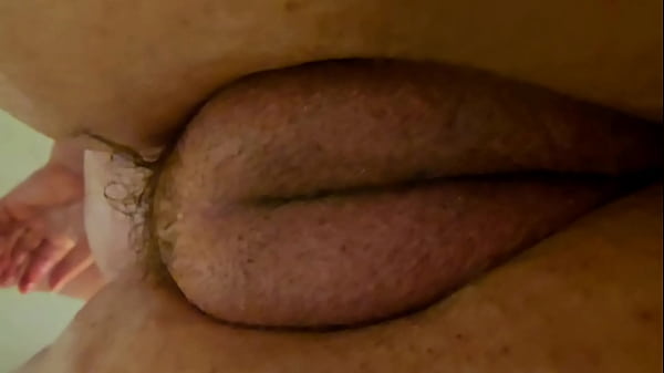 Candid Sandra’s Steamy Shower: Cheeky Voyeur’s Naughty Peek!