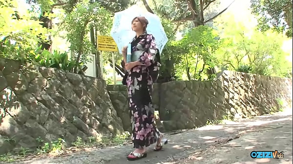 Super Hottie in Kimono Greets in Bed for Intense Orgasm