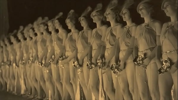 Retro Cabaret Showgirl: Hypnotic Fantasy Burlesque Dream