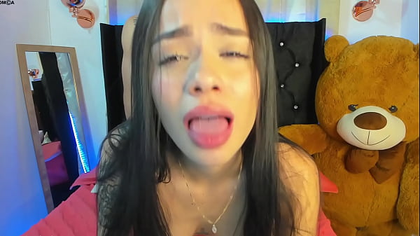 Watch Teen Babe Enjoy Hot Facial and Soft Moans of Ecstasy